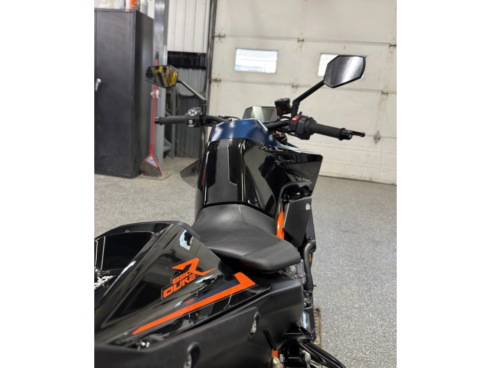 Ktm Duke 890 R 2023 alt