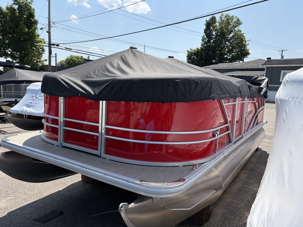 Sylvan Mirage 820 Cruise 2026 alt