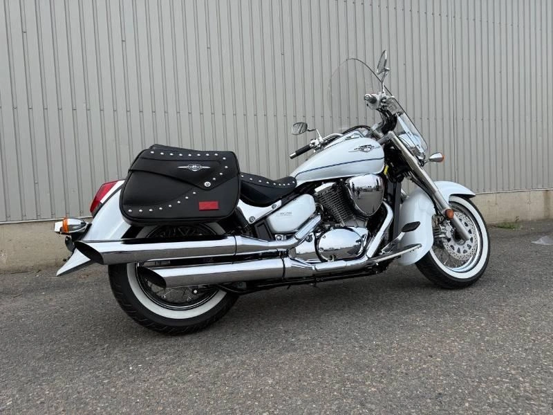 2022 Suzuki Boulevard 800 alt