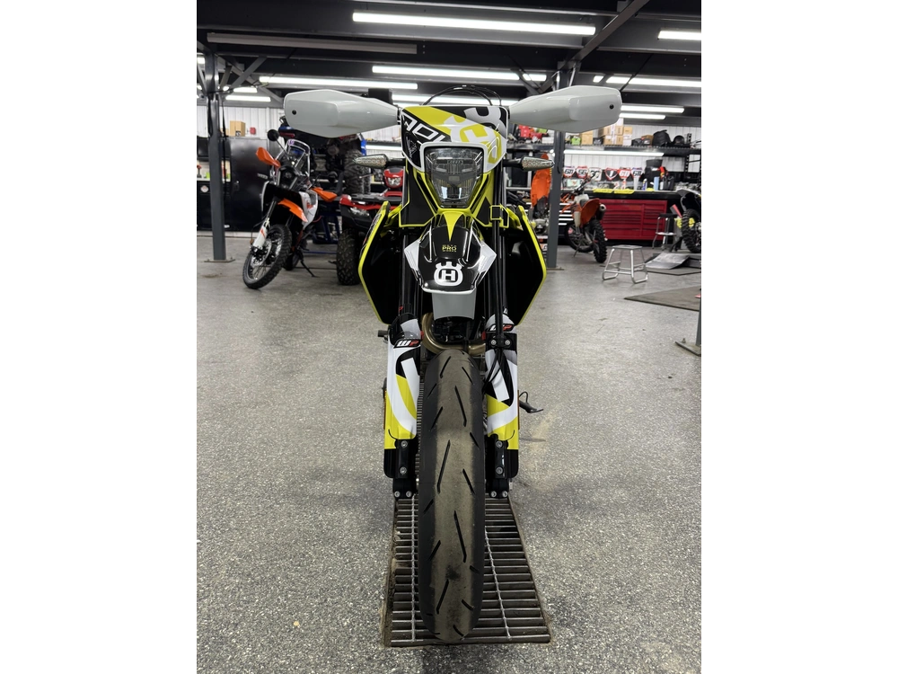 2026 Husqvarna 701 Supermoto alt