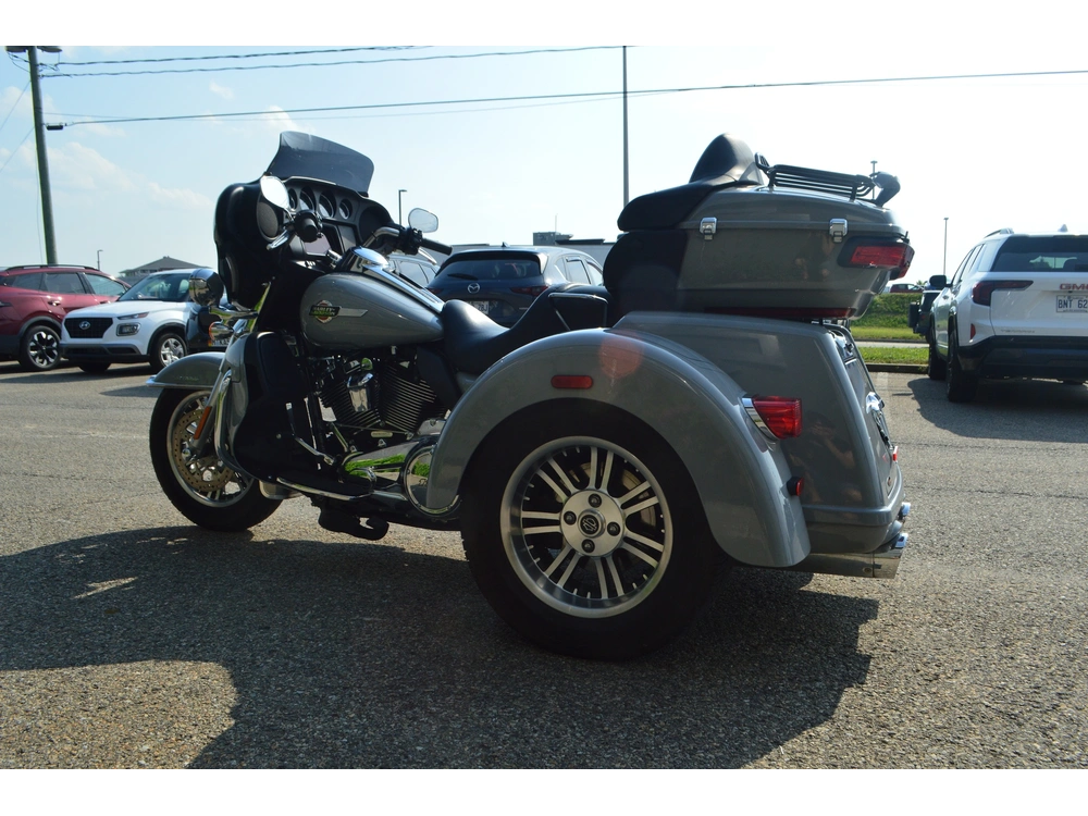 Harley-davidson Flhtcutg Tri Glide Ultra 2024 alt