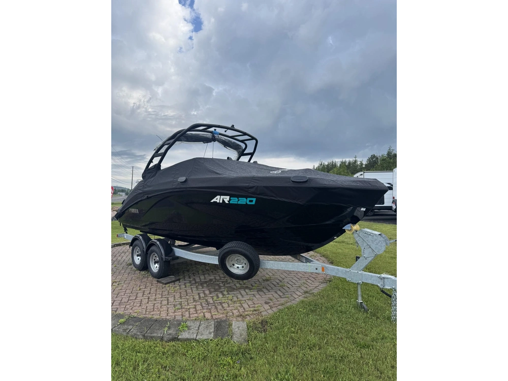 2025 Yamaha AR220 Black