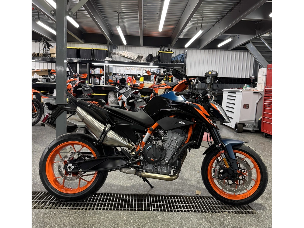 Ktm Duke 890 R 2023 alt