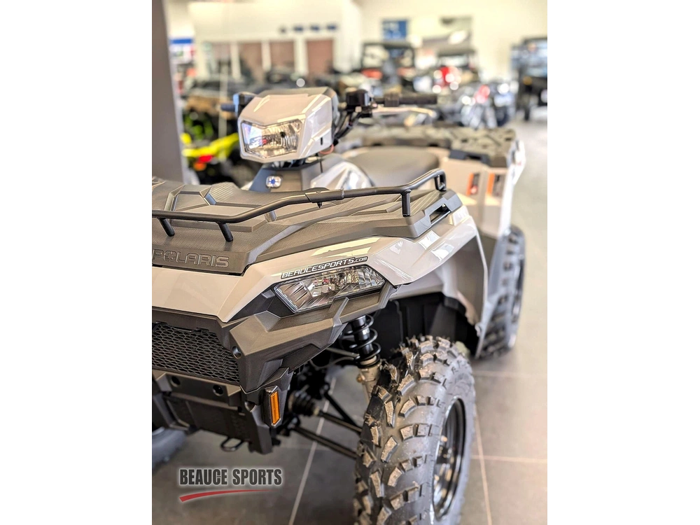 Polaris Sportsman 450 H.o. Ghost Gray | 🌍 Concurrents : Outlander 450 / Trx420 / Cforce 400 🌍 | 2026 alt