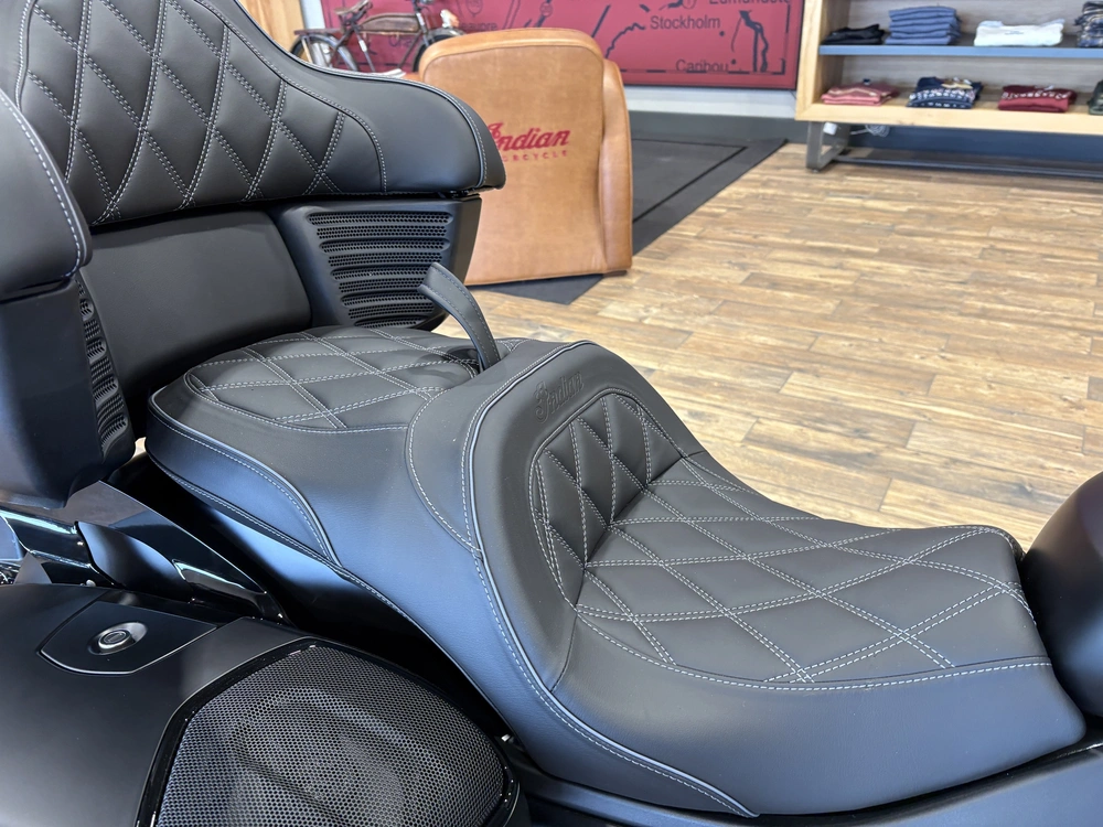 Indian Motorcycle Roadmaster Powerplus Noir 2026 alt