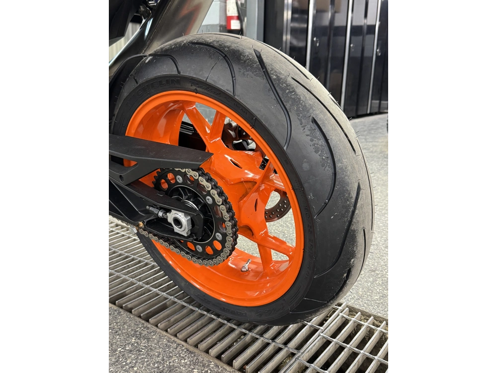 Ktm Duke 890 R 2023 alt