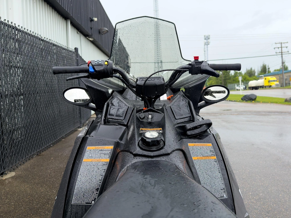 2025 Polaris Lxt 550 alt