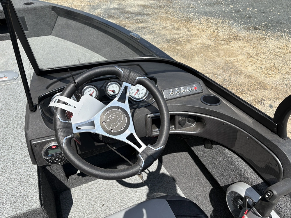 2025 Crestliner 1750 Hawk Wt Jumpseat - Black Metallic alt