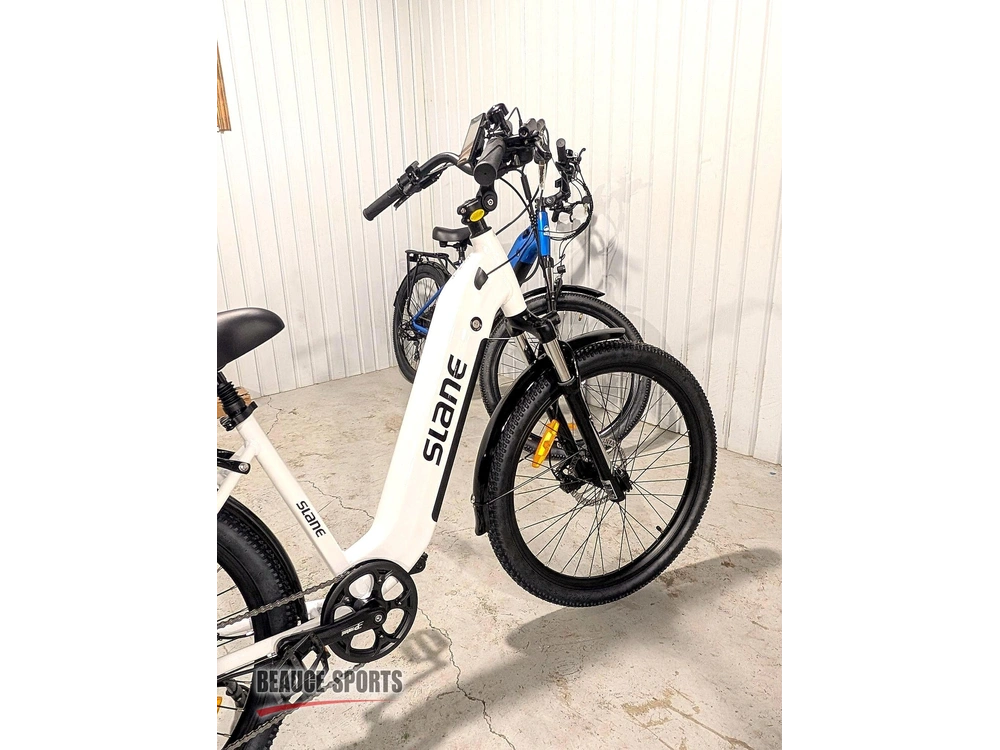2026 Slane Jasper Cruiser Blanc 💥 Comparatif E-bike Cruiser Urbain Hybride 🆚 alt