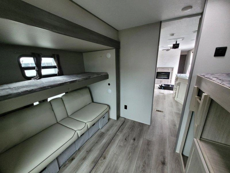 2026 Coachmen Catalina 40bhts alt