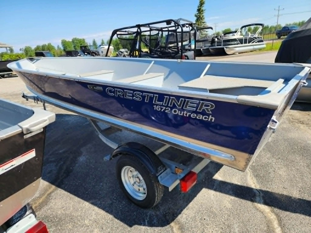 2026 Crestliner 1469 Outreach alt