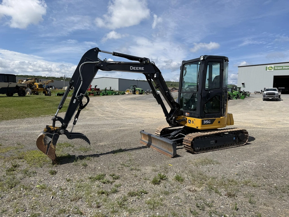 2022 John Deere 35g alt