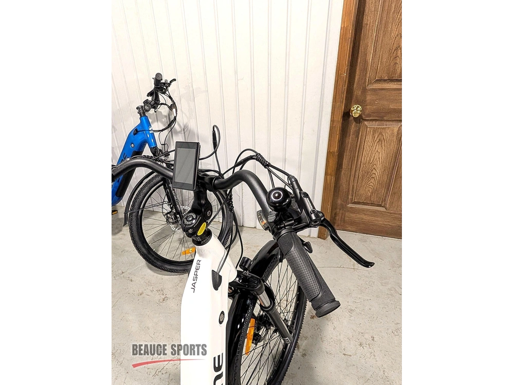 2026 Slane Jasper Cruiser Blanc 💥 Comparatif E-bike Cruiser Urbain Hybride 🆚 alt