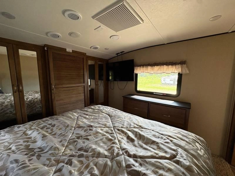 2018 Coachmen 391 Qsmb alt