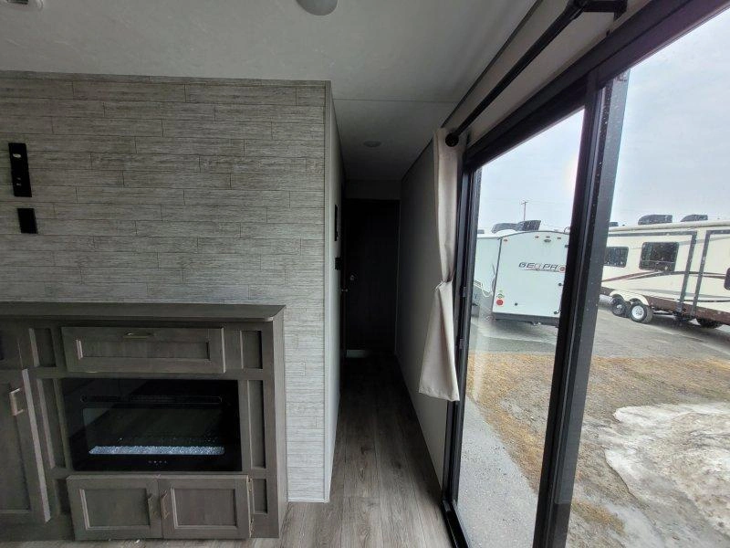 2026 Coachmen Catalina 40bhts alt