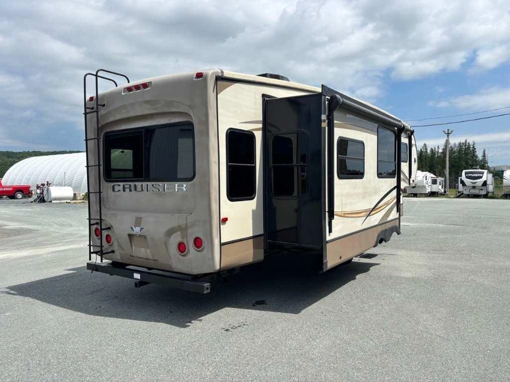 Crossroads Cruiser 333rl 2015 alt