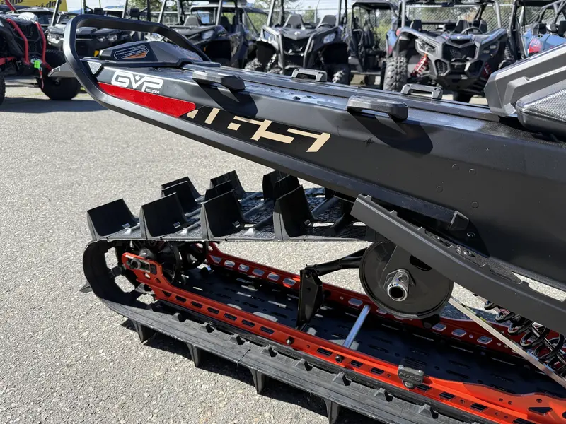 2027 Ski-Doo SUMMIT ADRENALINE 165 850 E-TEC POWDERMAX X-LIGHT FLEXEDGE 3.0' SHOT