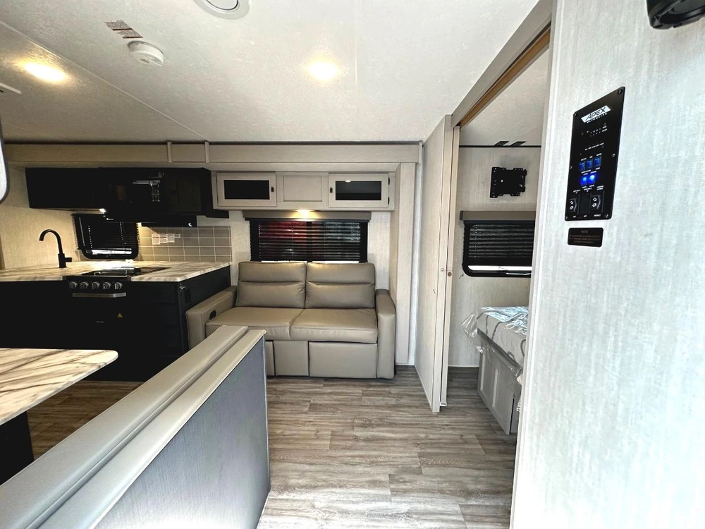 2024 Coachmen Apex 300bhs alt