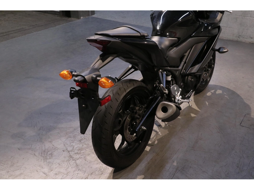 2022 Yamaha Yzf-r3 alt