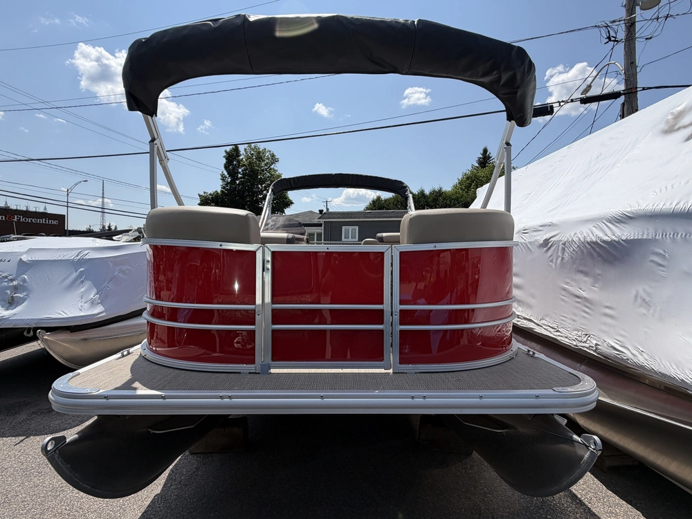 Sylvan Mirage 820 Cruise 2026 alt