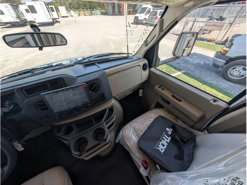 Thor Motor Coach Echelon Lz22 2027 alt