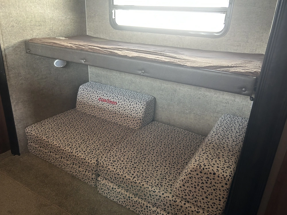 Coachmen Freedom Express 320bhdsle 2018 alt