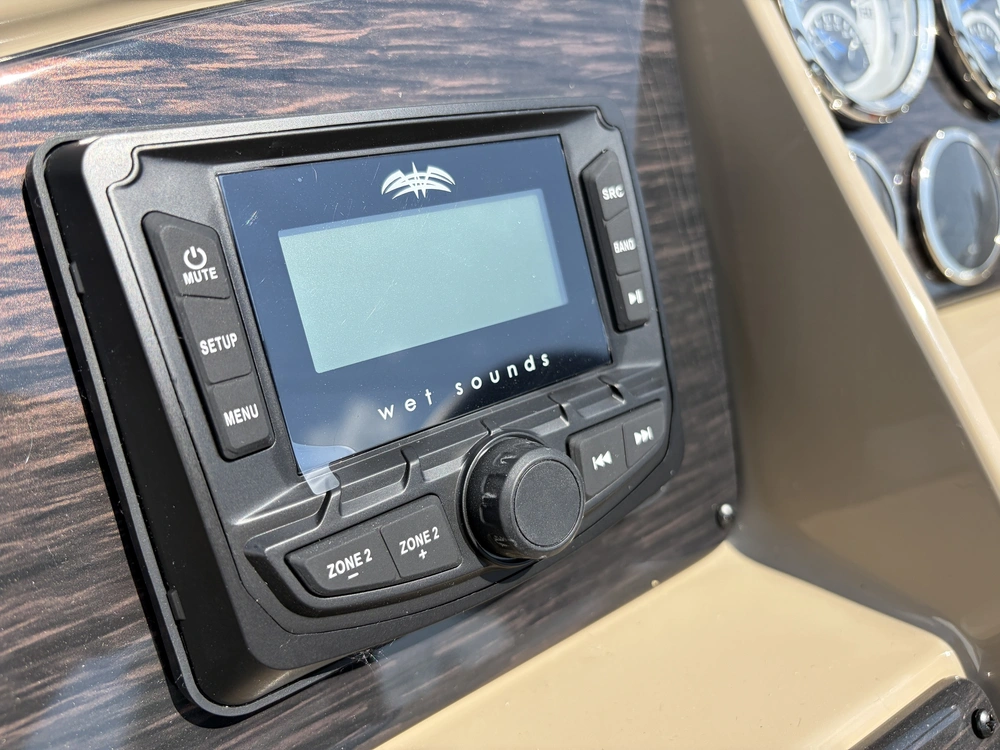 Sylvan Mirage 820 Cruise 2026 alt