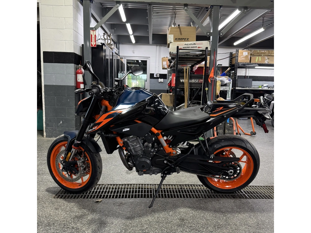 Ktm Duke 890 R 2023 alt