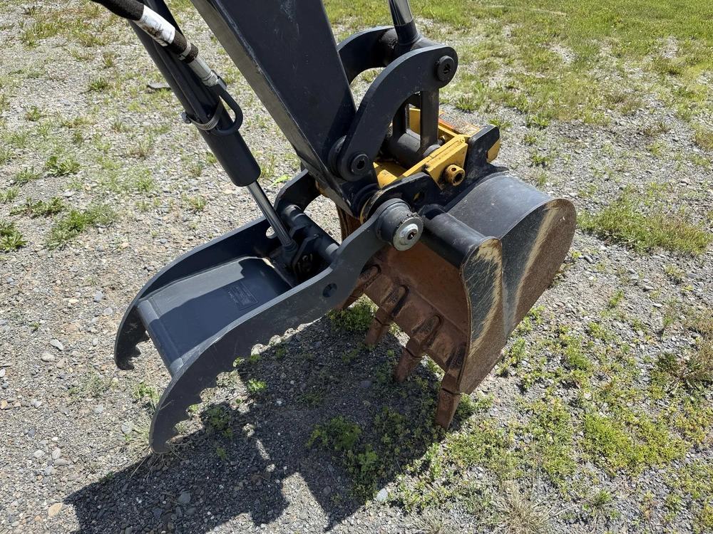 2022 John Deere 35g alt