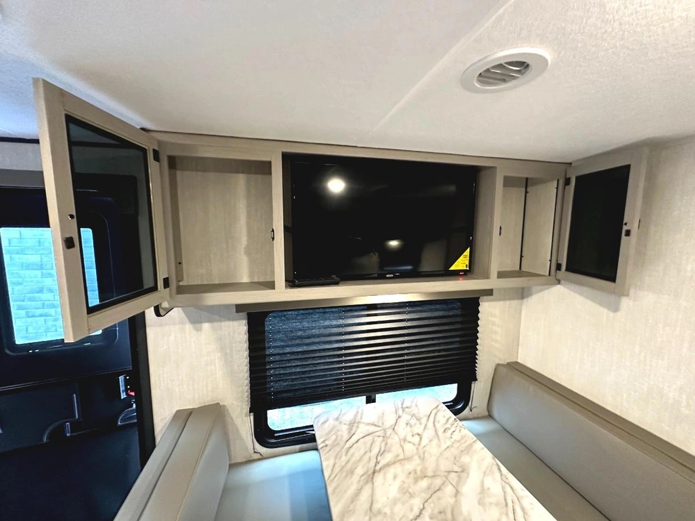 2024 Coachmen Apex 300bhs alt