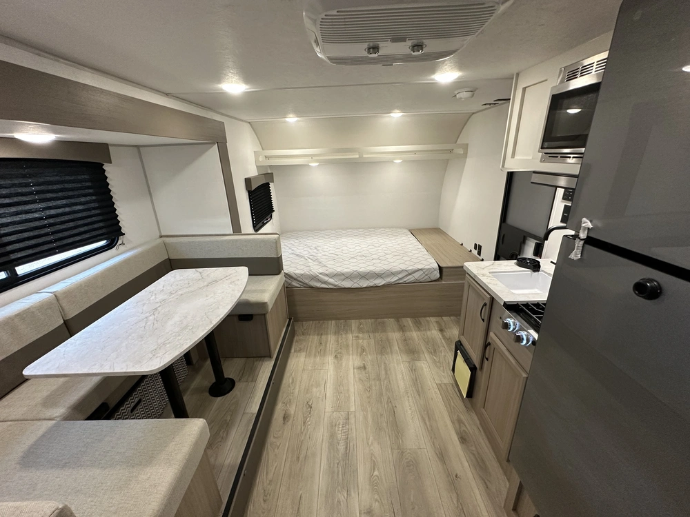 Coachmen Clipper 18dbs 2027 alt