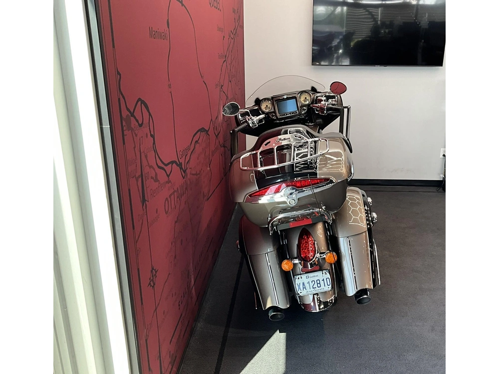 Indian Motorcycle Roadmaster 2018 alt