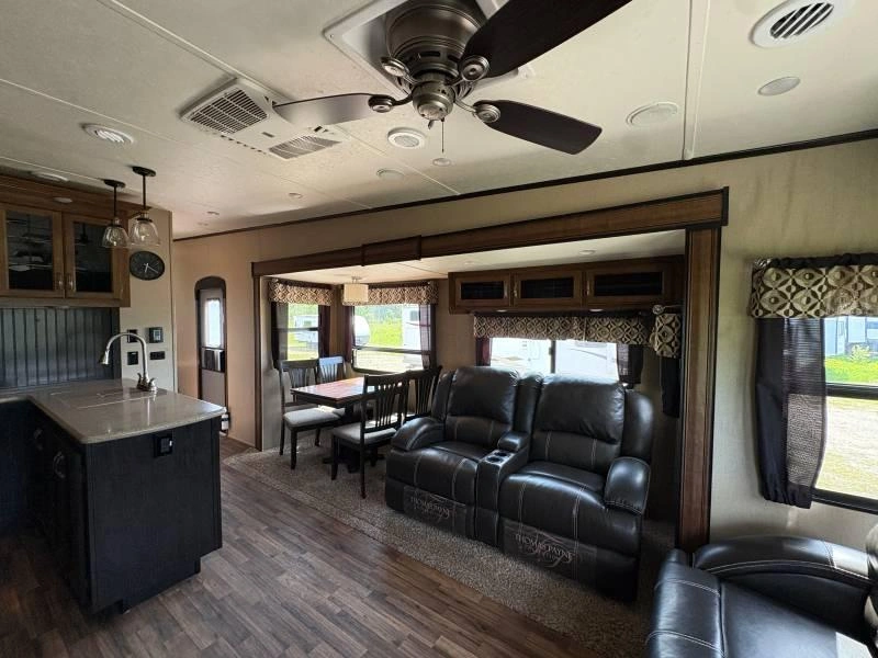 2018 Coachmen 391 Qsmb alt
