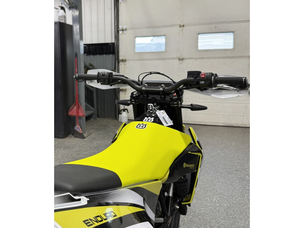 2026 Husqvarna 701 Supermoto alt