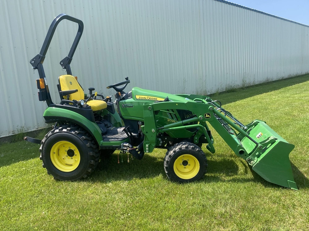 2020 John Deere 2025r alt