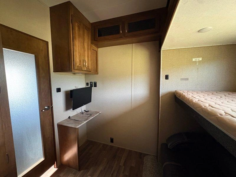 2018 Coachmen 391 Qsmb alt