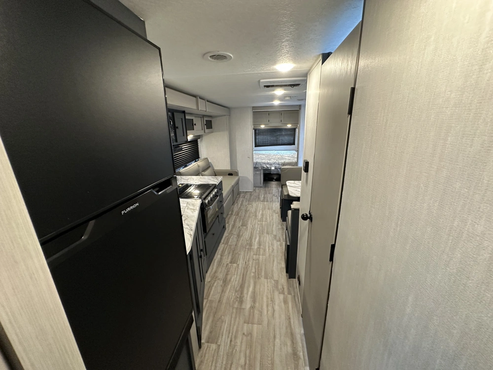 2024 Coachmen Apex 300bhs alt
