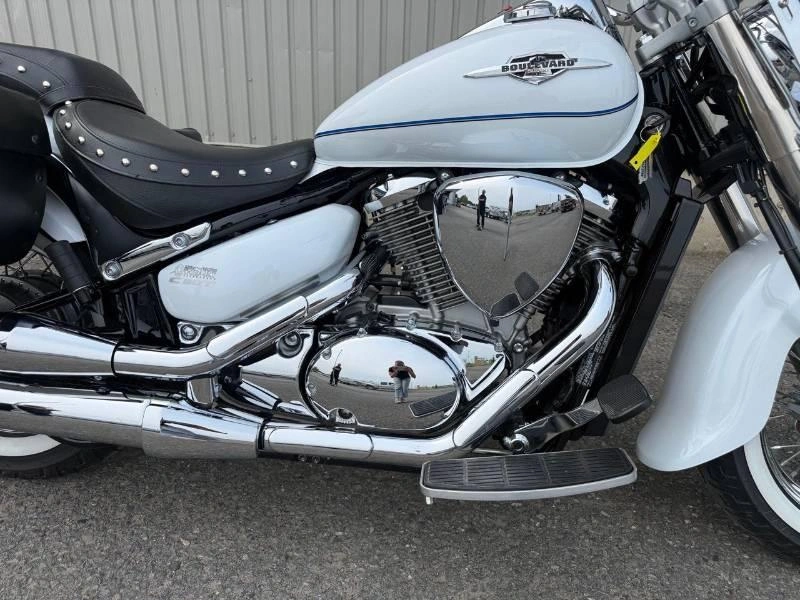 2022 Suzuki Boulevard 800 alt