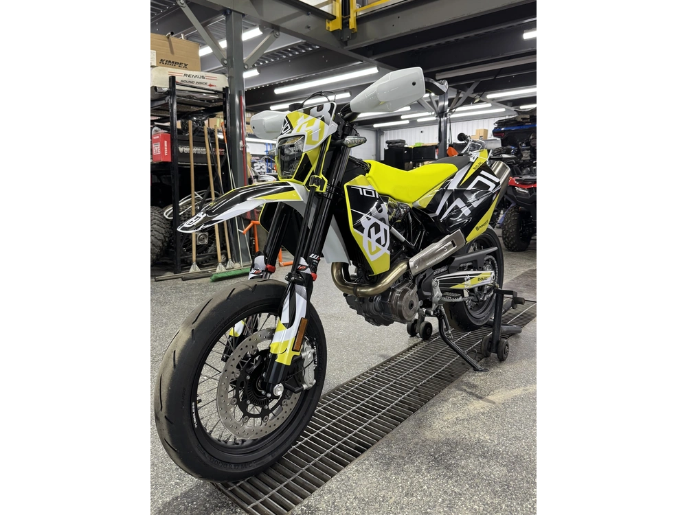 2026 Husqvarna 701 Supermoto alt