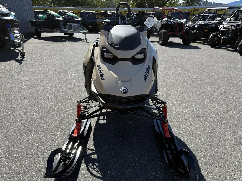 2027 Ski-Doo SUMMIT ADRENALINE 165 850 E-TEC POWDERMAX X-LIGHT FLEXEDGE 3.0' SHOT