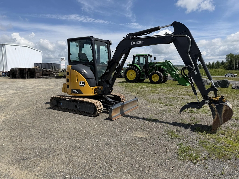 2022 John Deere 35g alt