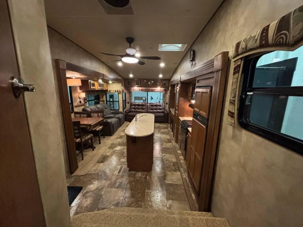 Crossroads Cruiser 333rl 2015 alt