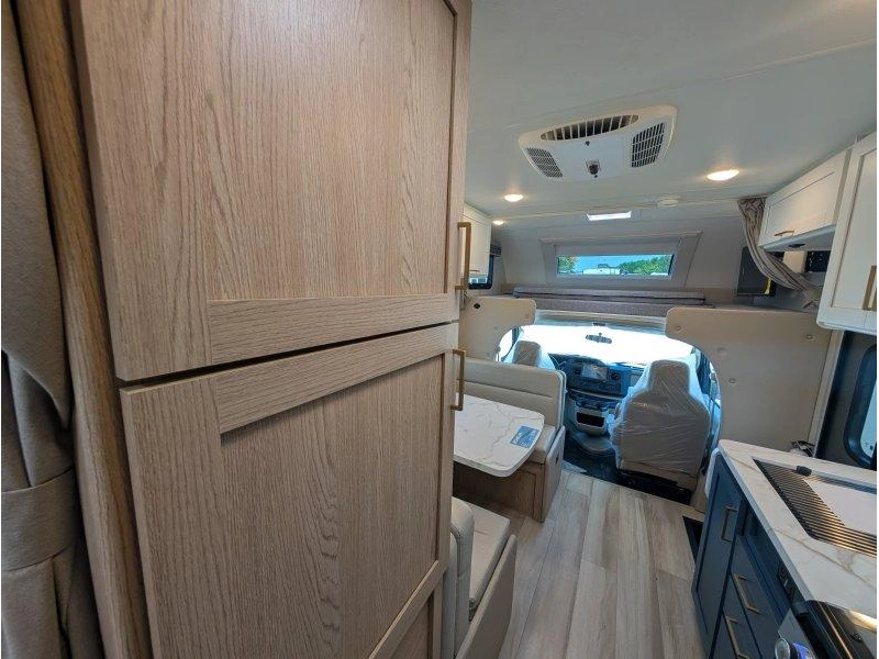 Thor Motor Coach Echelon Lz22 2027 alt