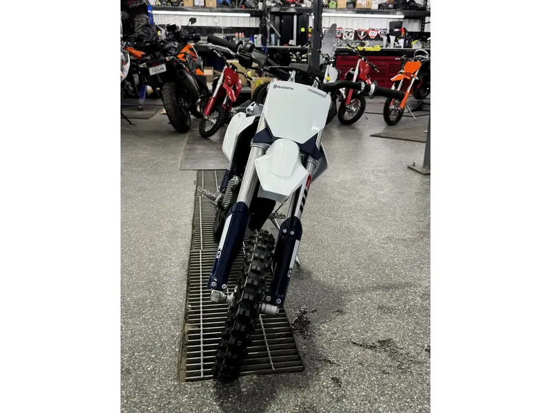 2027 Husqvarna EE 5
