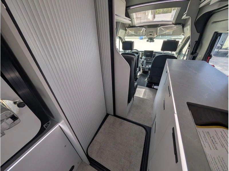 Grand Design Lineage Lvt1 2027 alt