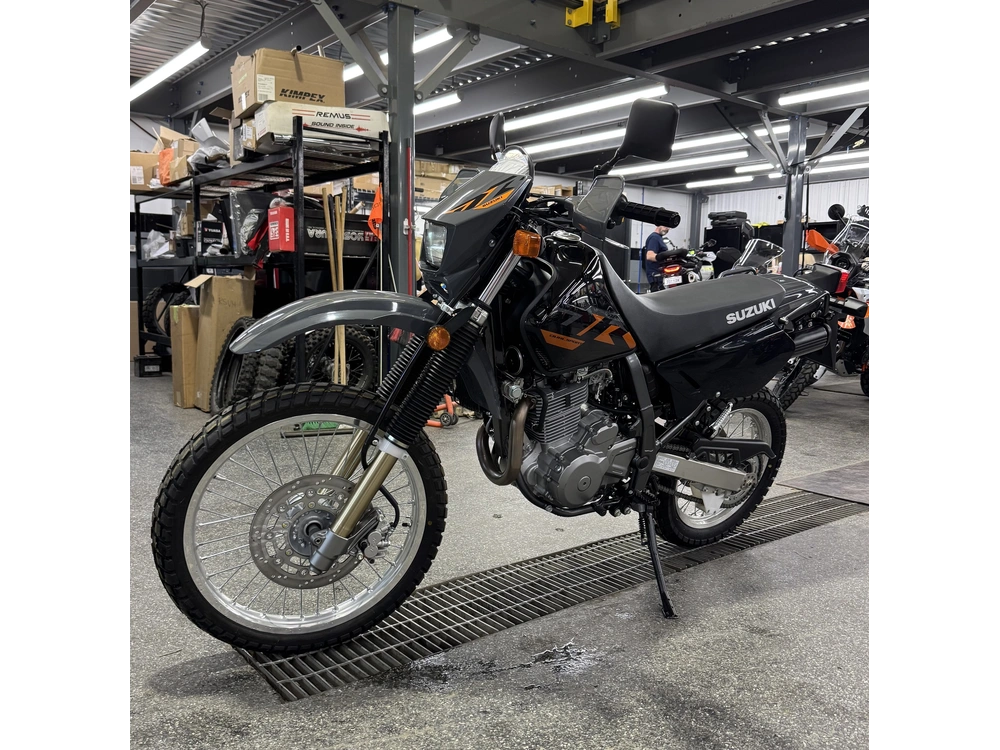 2026 Suzuki Dr650sem6 alt