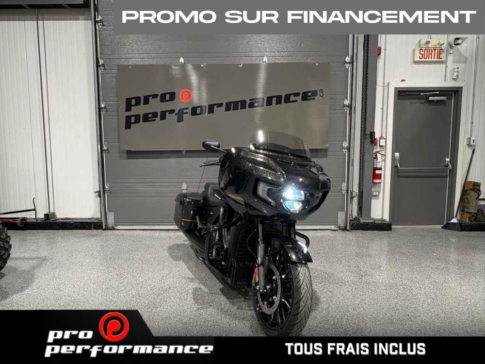 Indian Motorcycle Challenger Dark Horse + 112 & Audio Package 2026 alt