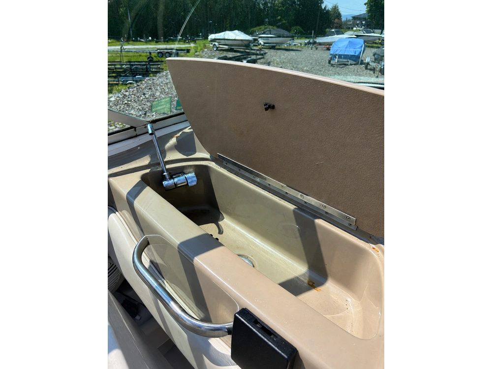 Maxum Marine 2300 2001 alt