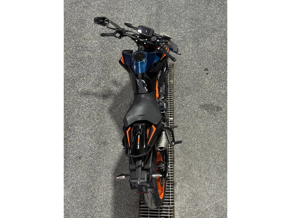 Ktm Duke 890 R 2023 alt