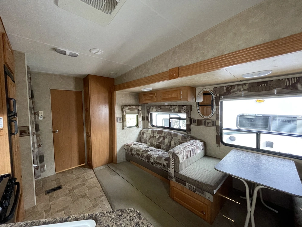 Layton 2456 2009 alt